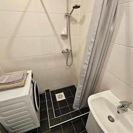 Apartment Bright Studio, Free Parking, Ltd Avail