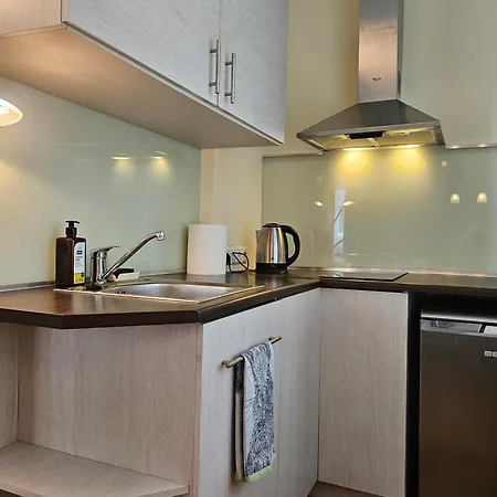 Daire Bright Studio, Free Parking, Ltd Avail